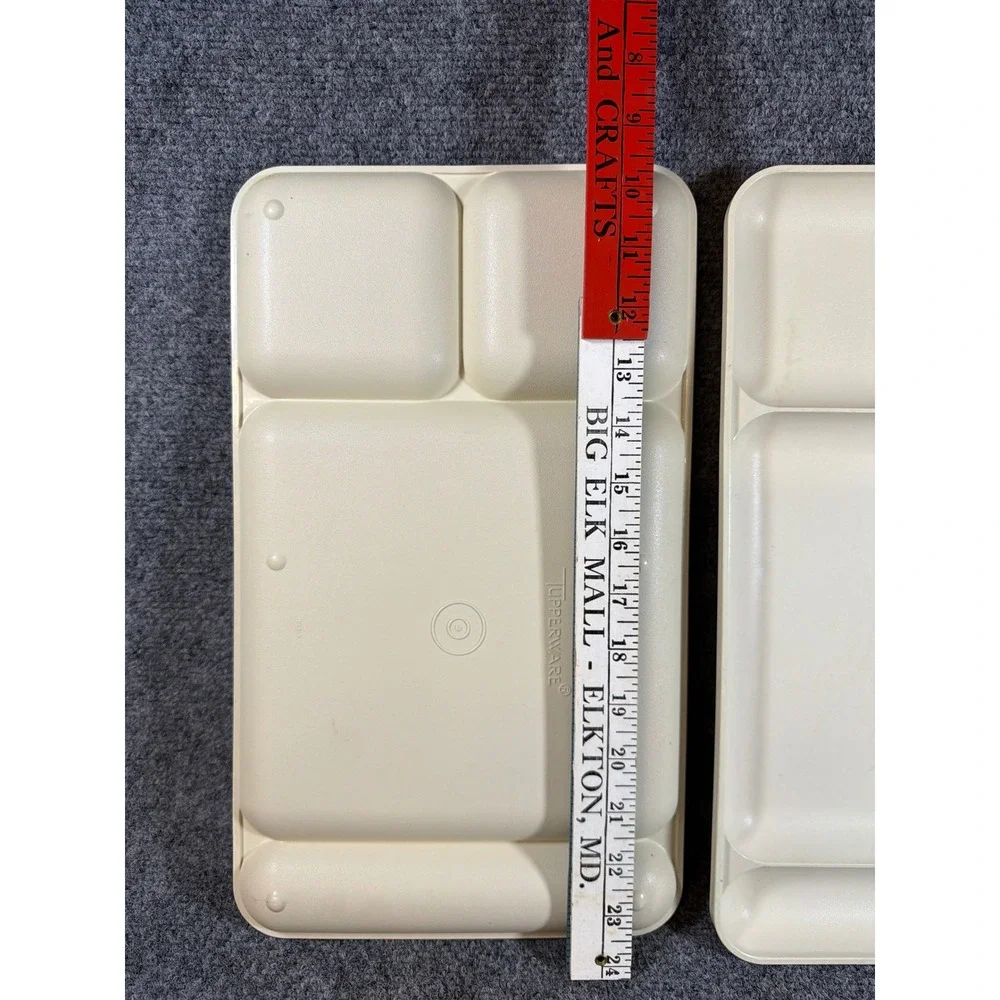 Tupperware vintage cafeteria